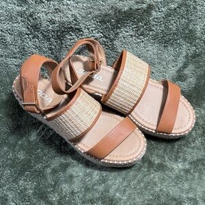 Soda Women's Brown and Cream Sandals